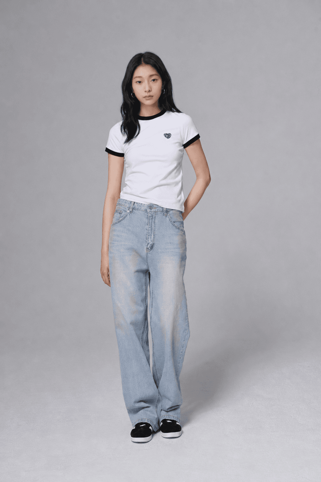 Heart ringer T shirt - White/Black — vue 2