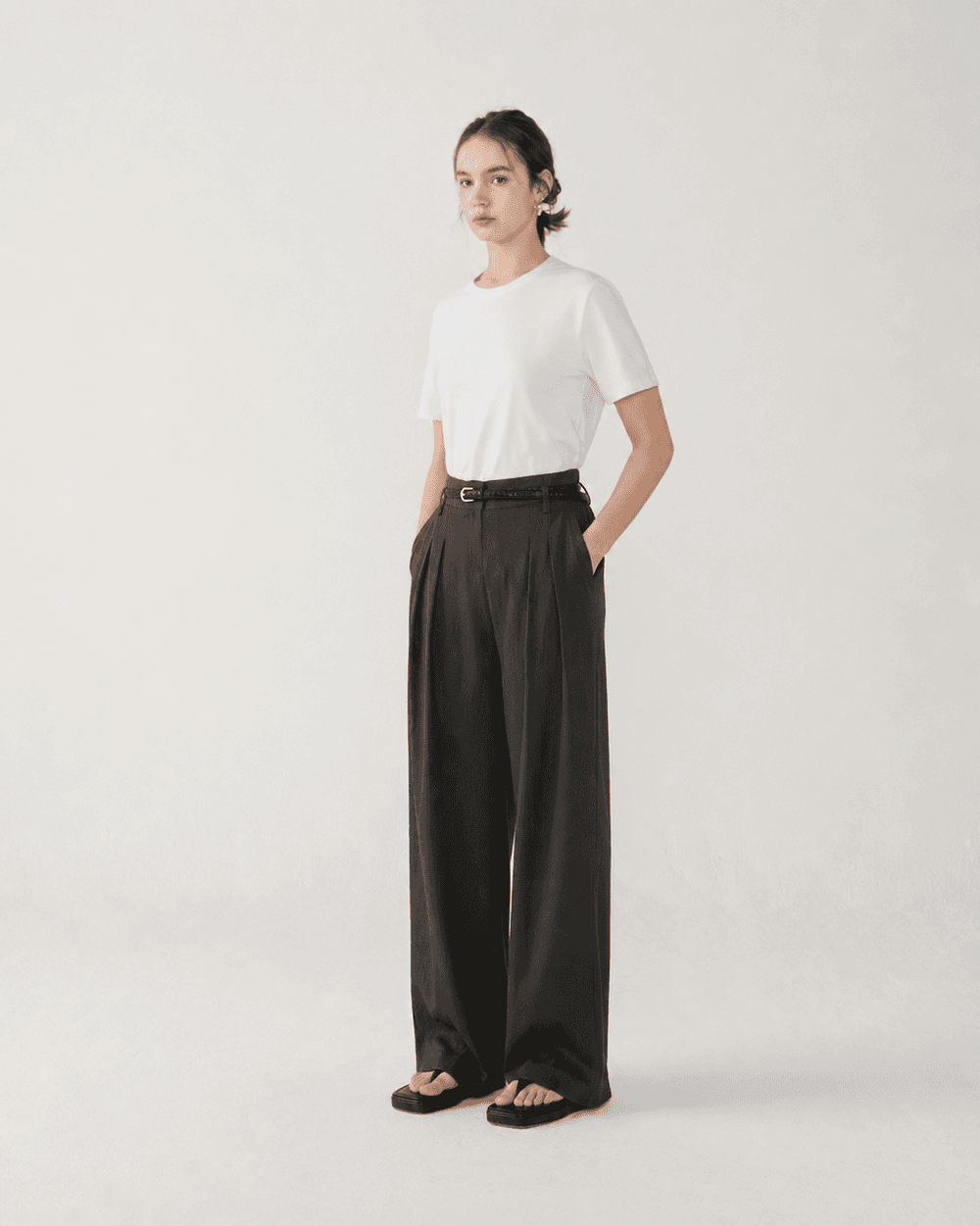 Wrinkle crepe wide banding pants - Dark warm gray — vue 3