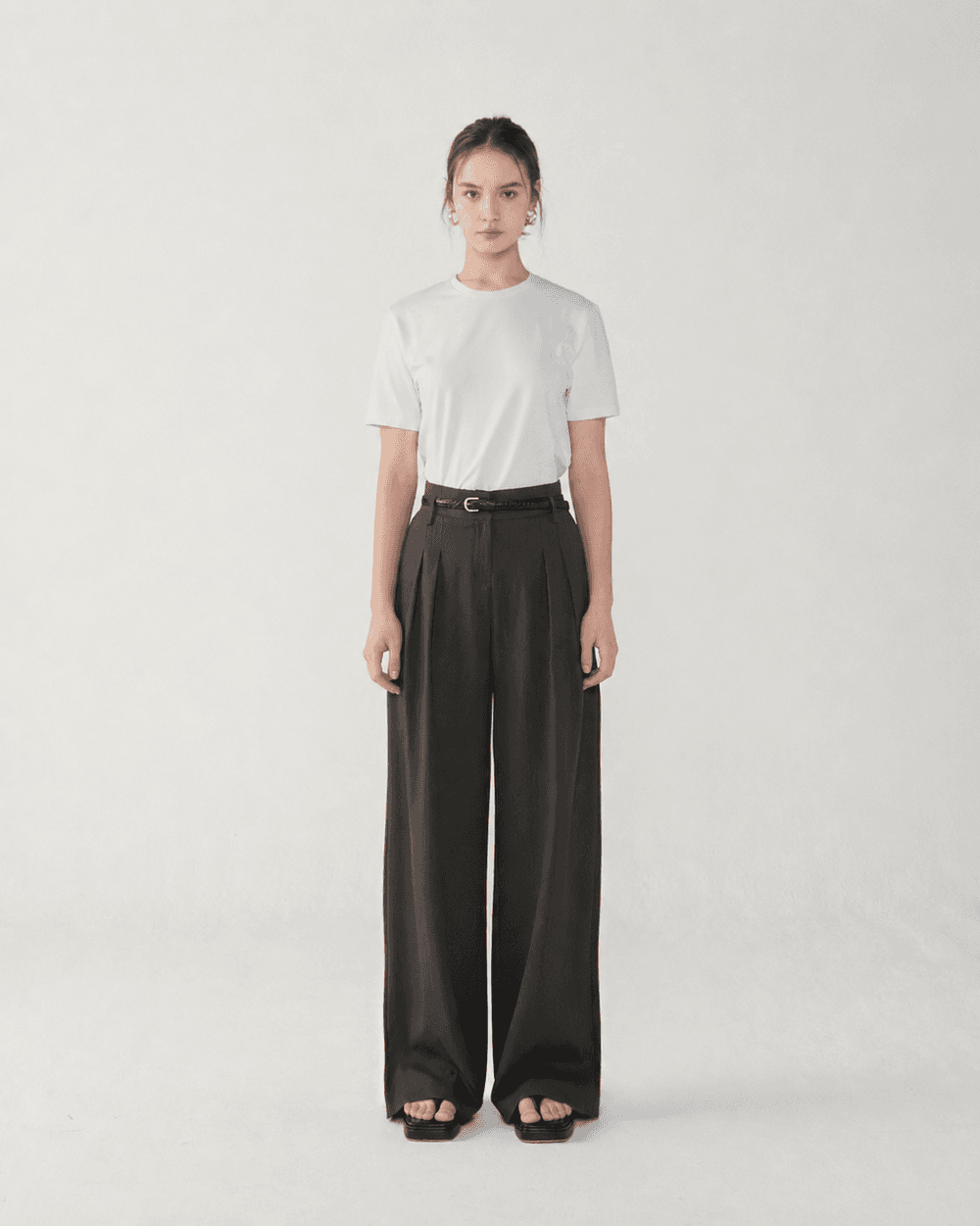 Wrinkle crepe wide banding pants - Dark warm gray — vue 4