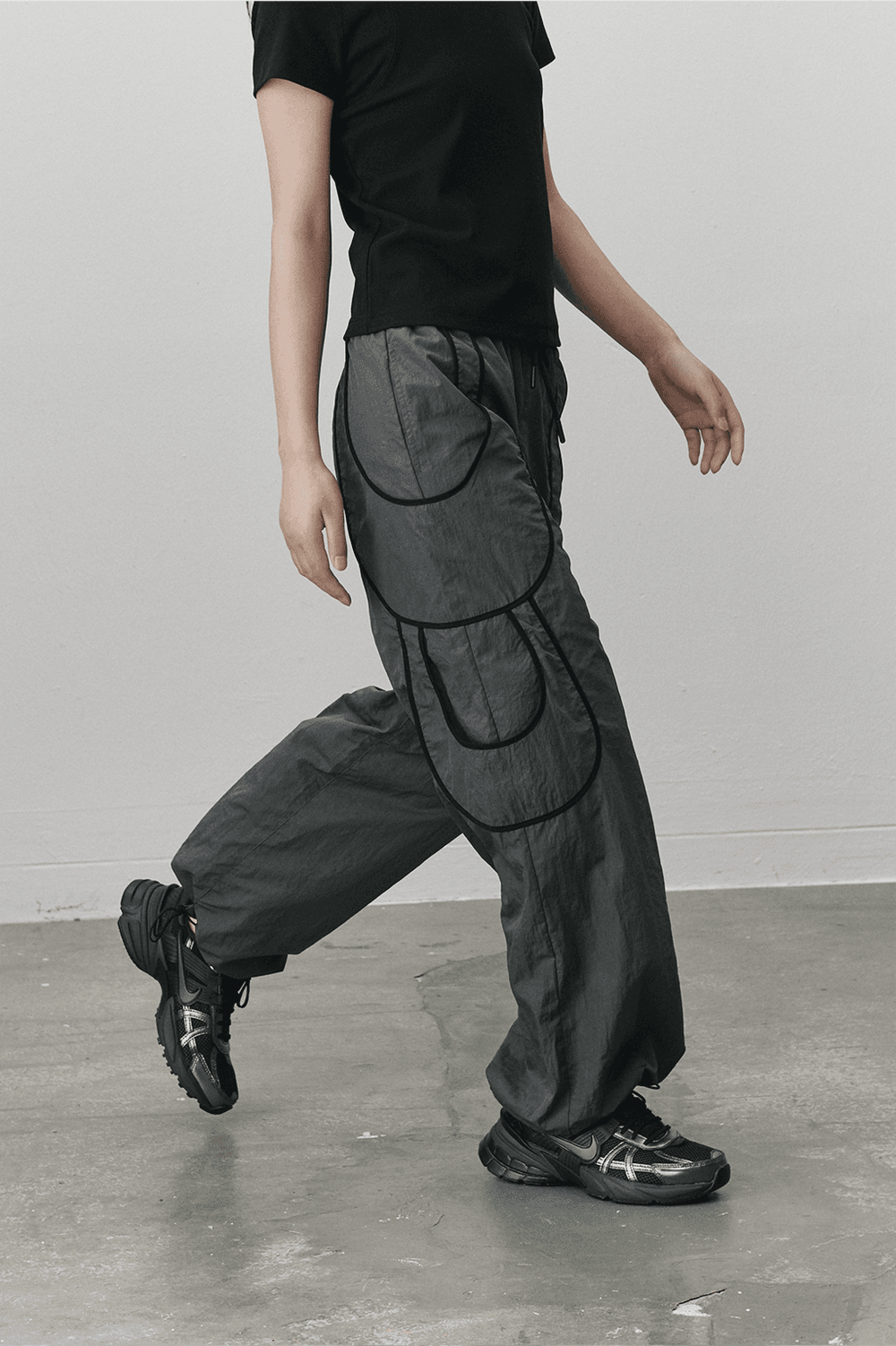 Binding out-pocket track pants - Dark gray — vue 3