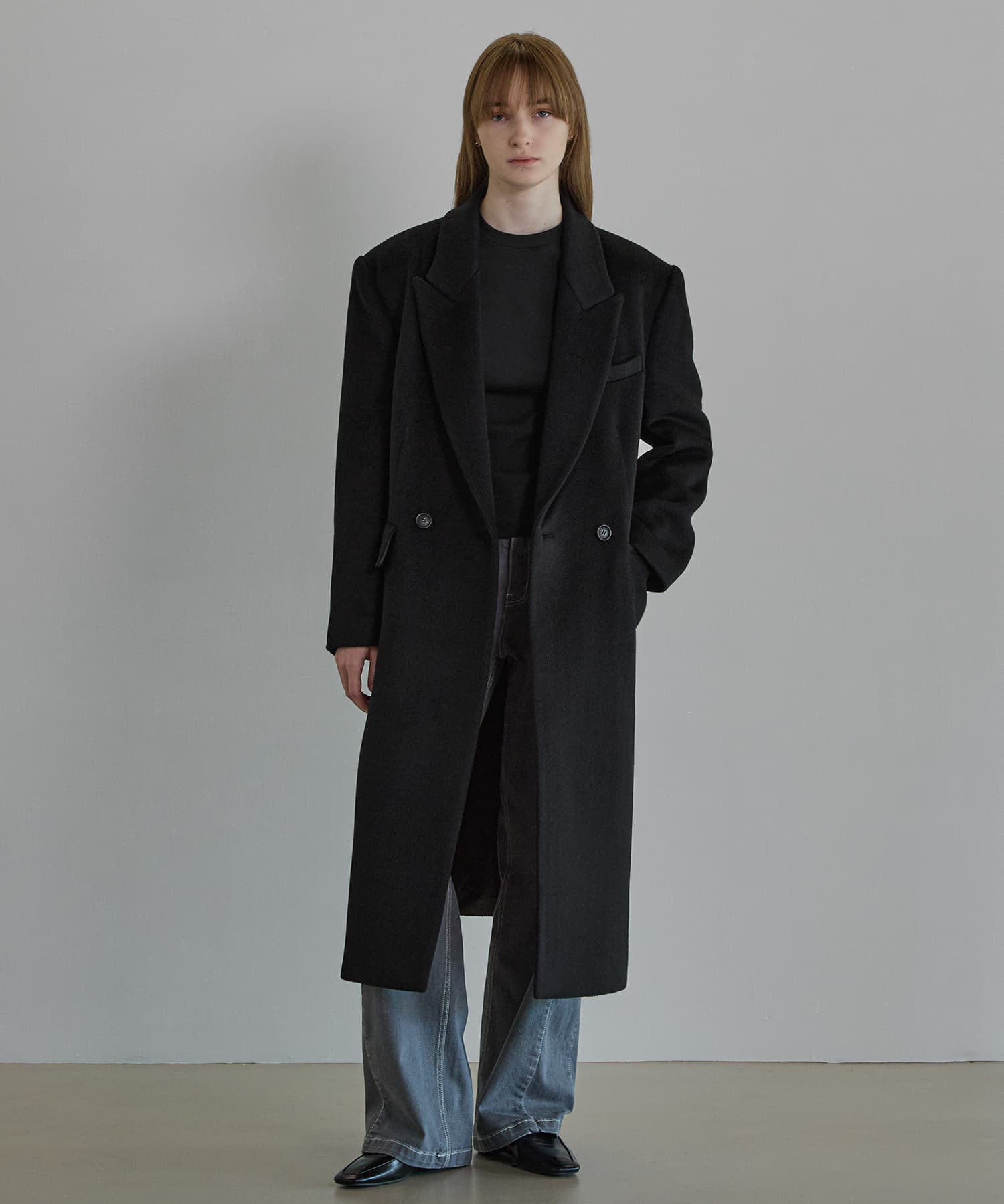 Silk blended herringbone overfit coat - Black — vue 1