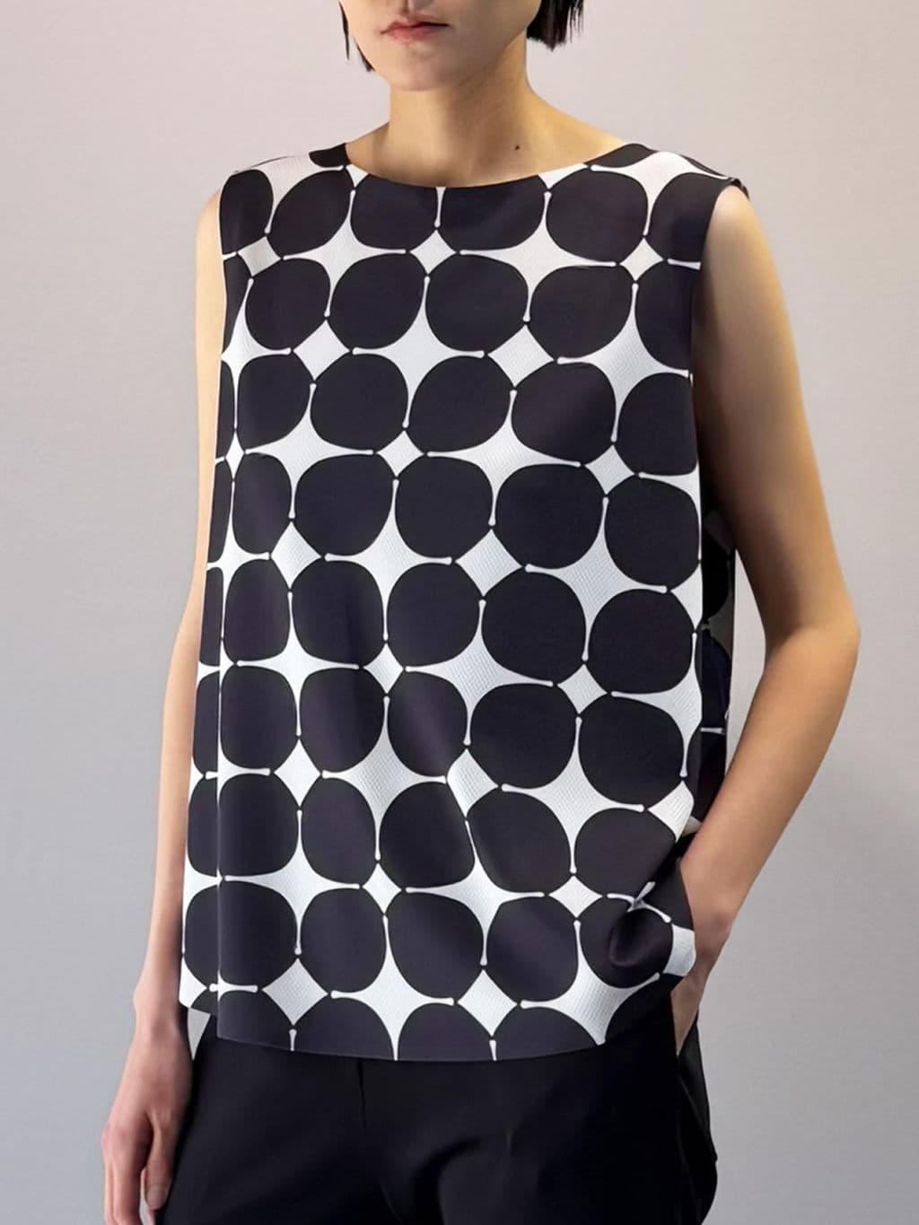 Moon Jar Modern Dot Sleeveless Top (Navy) — vue 3