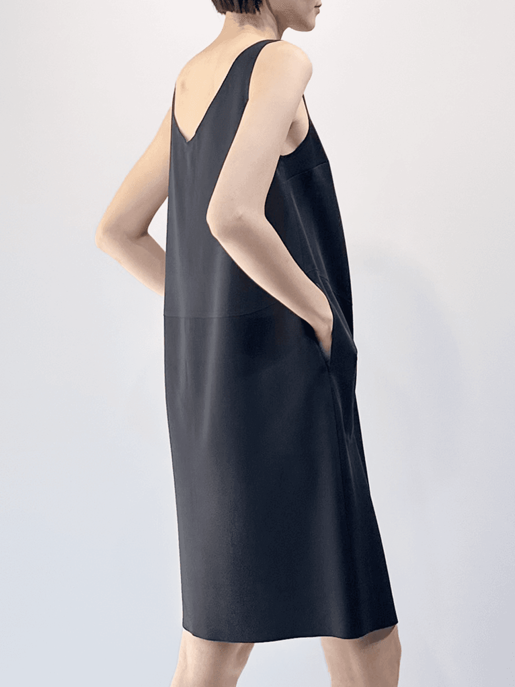 Soft V-Back Easy Midi Dress — vue 3