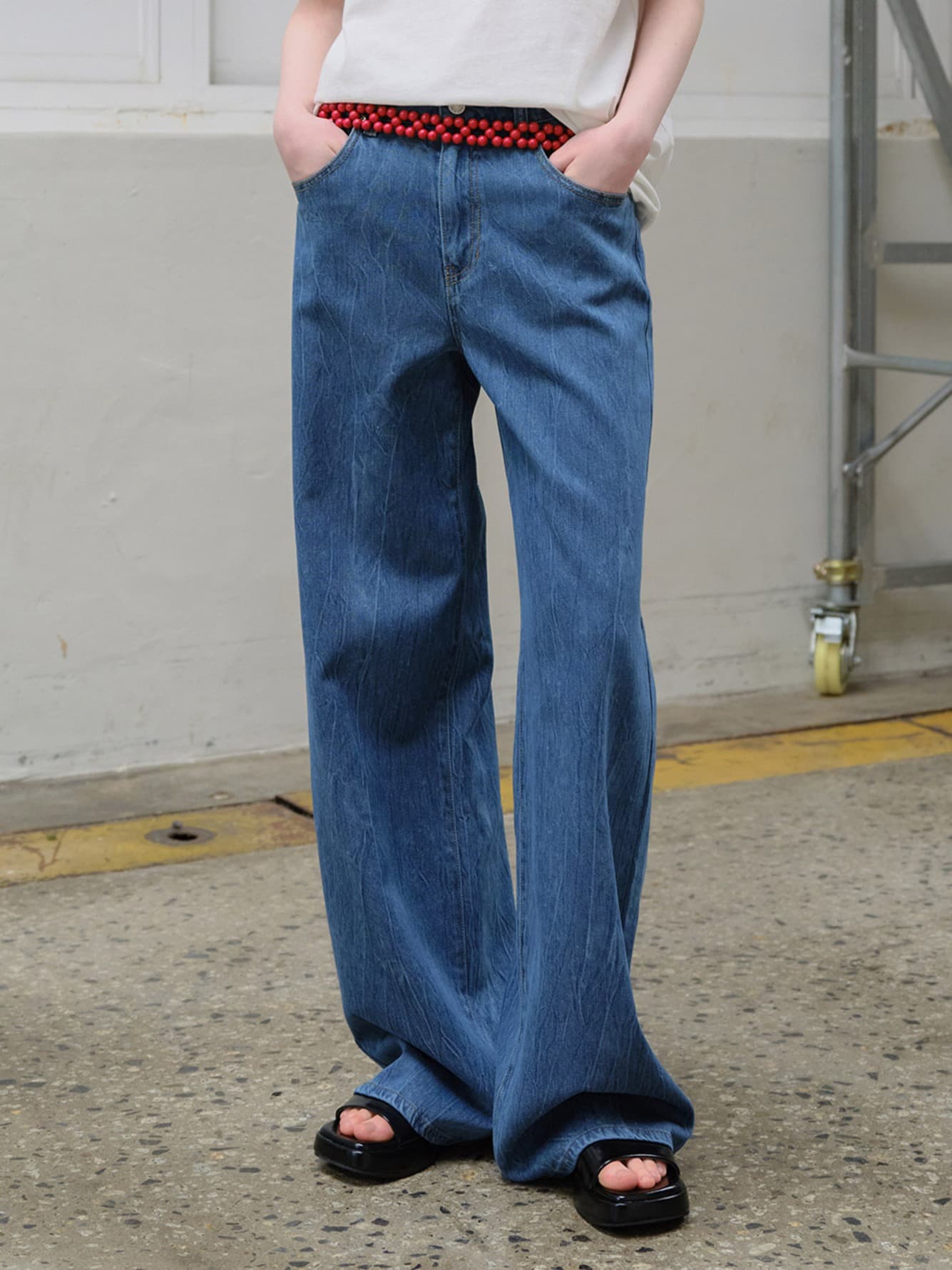 Washed Wide Fit Denim Pants — vue 2