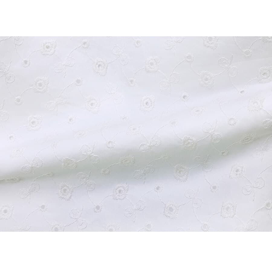 Embroidery Belted Dress in White — vue 6
