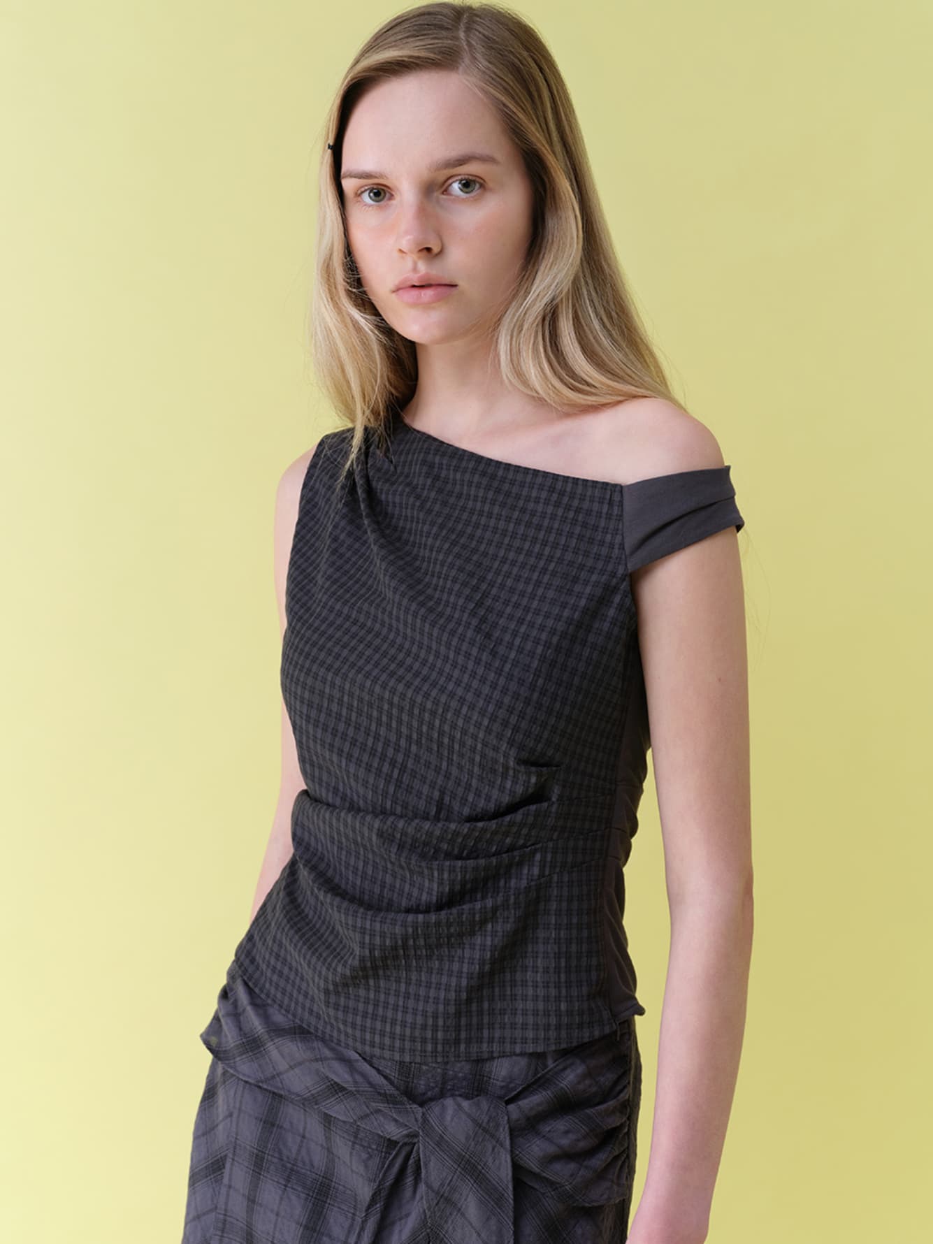 Check Shirring Sleeveless Blouse — vue 3