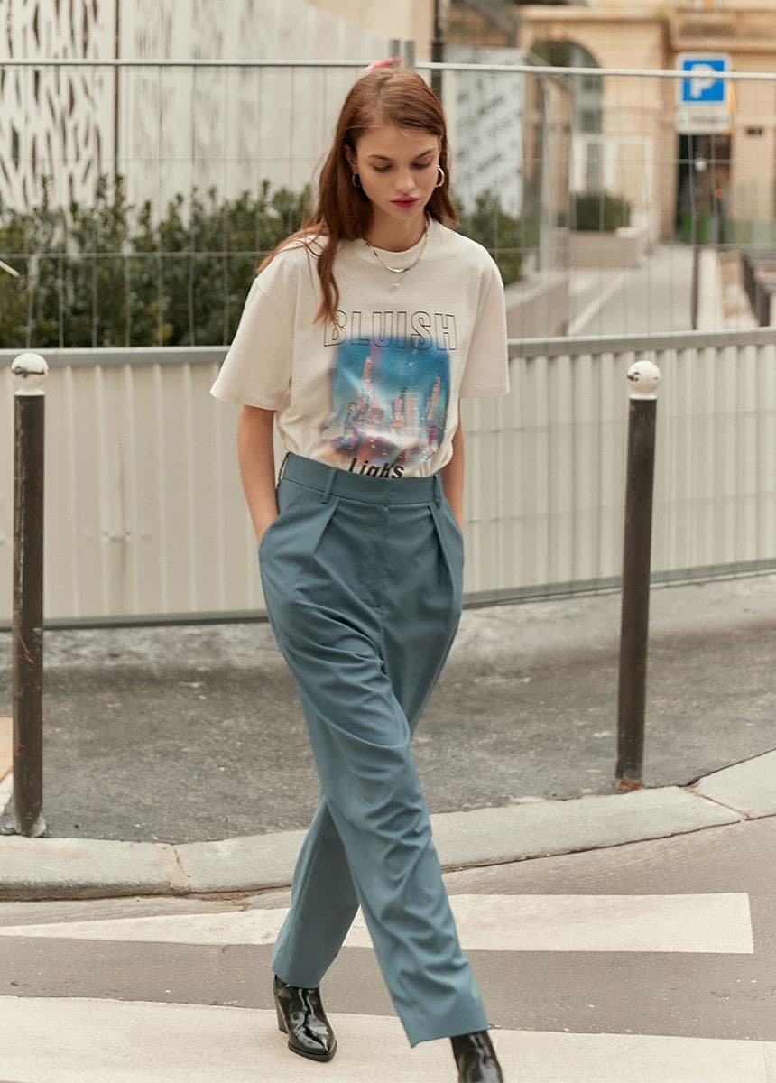 Side Tuck Tapered Slacks in Blue — vue 4