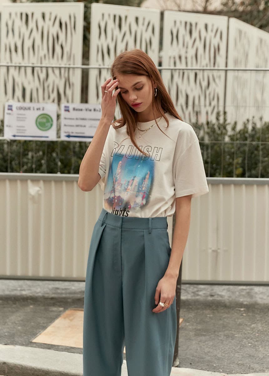 Side Tuck Tapered Slacks in Blue — vue 5