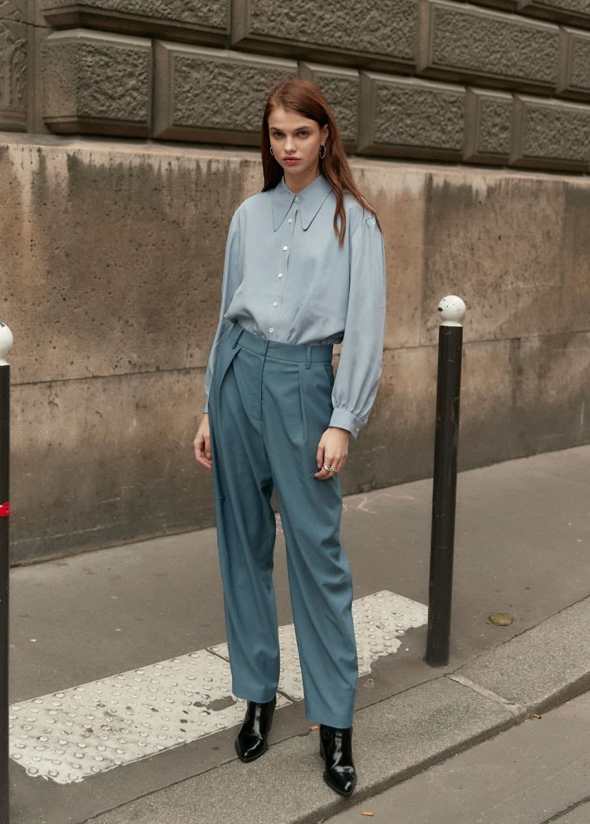 Side Tuck Tapered Slacks in Blue — vue 10