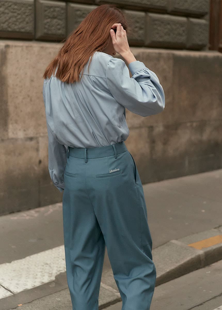 Side Tuck Tapered Slacks in Blue — vue 11