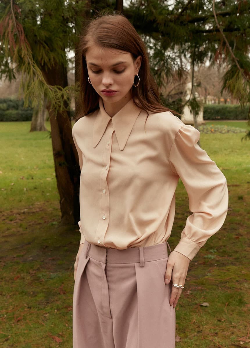 Big Collar Shirt in Beige — vue 5