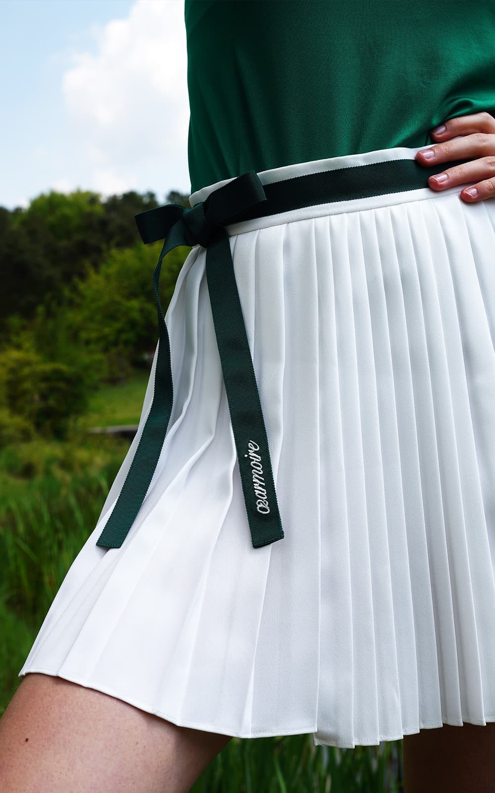 Laurel Skirt (White) — vue 3