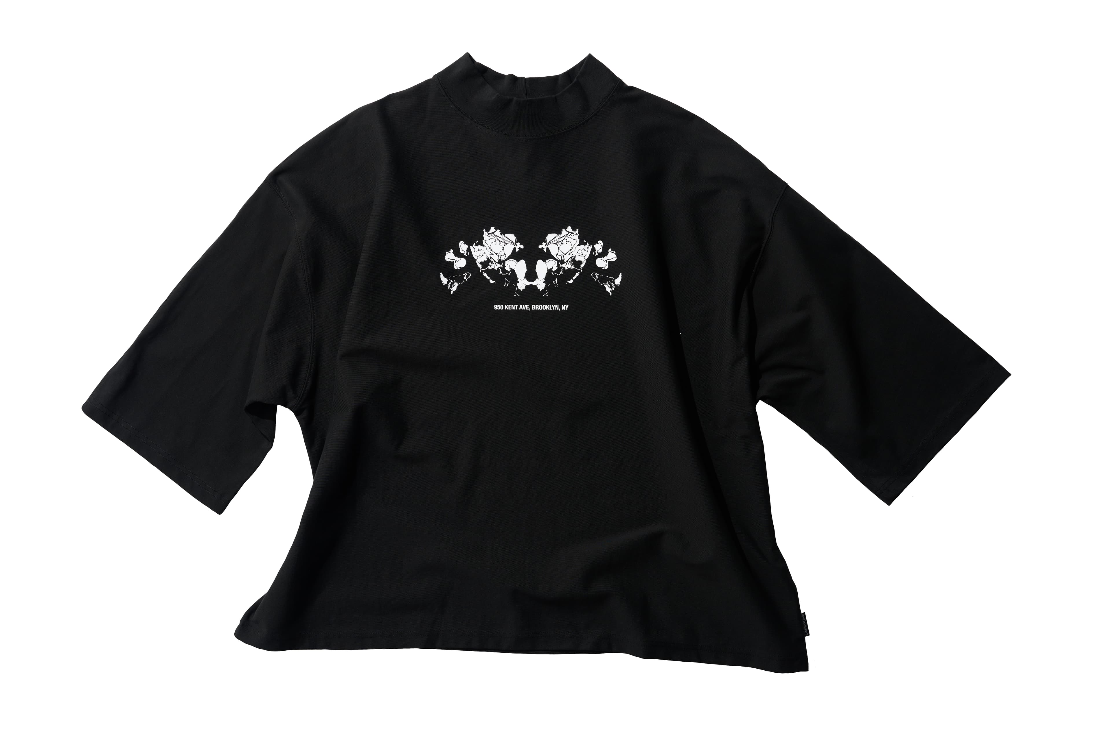 Flower Embroidered T-shirt (Black) — vue 3