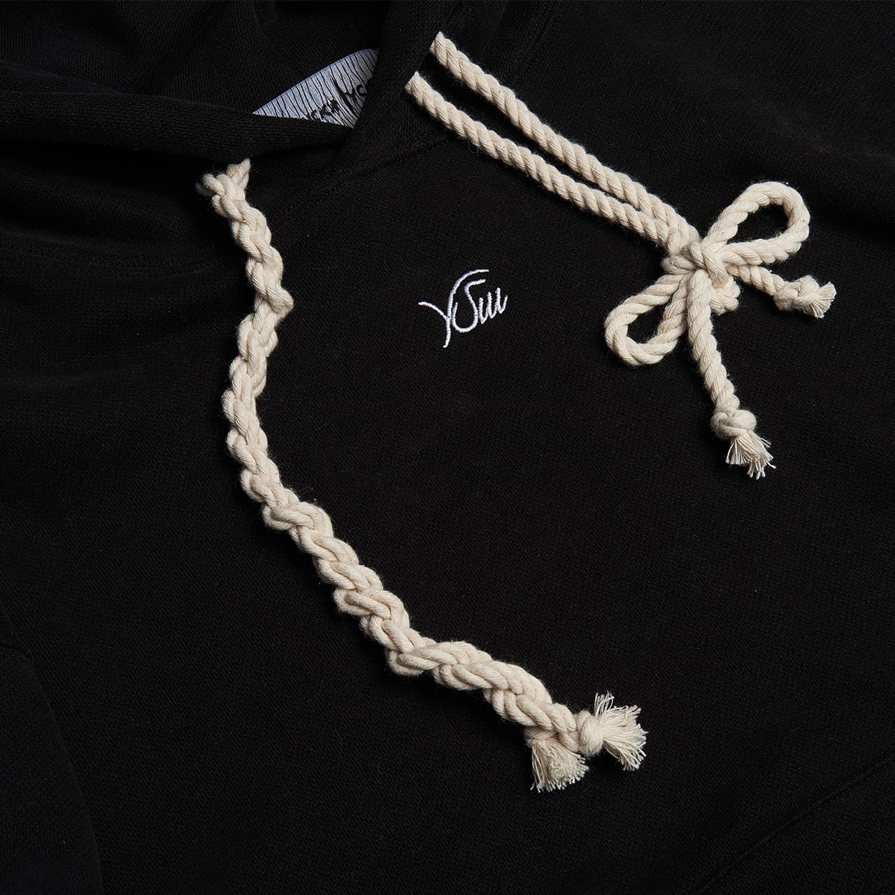 Double Rope Embroidered Hoodie (Black) — vue 7