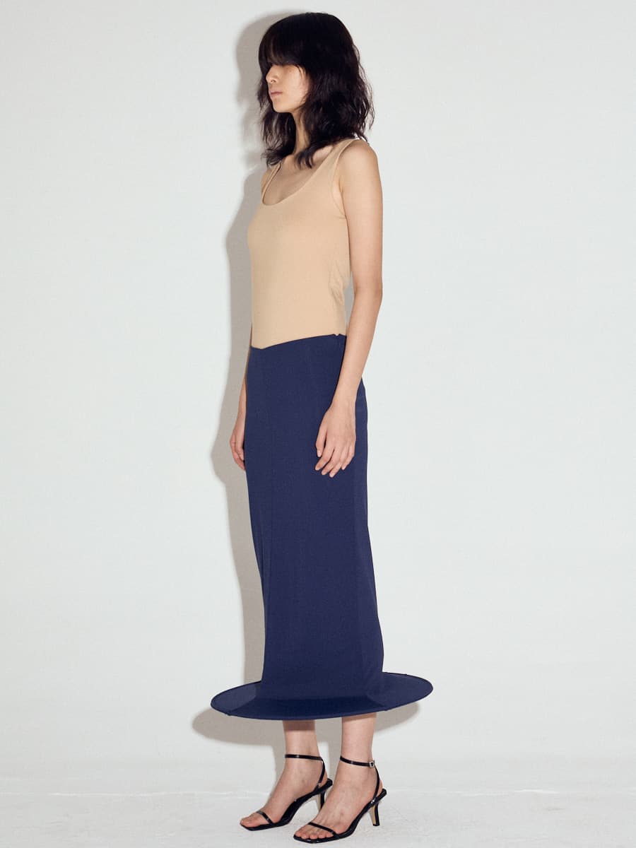 Wired Hem Classic Midi Skirt in Navy — vue 3