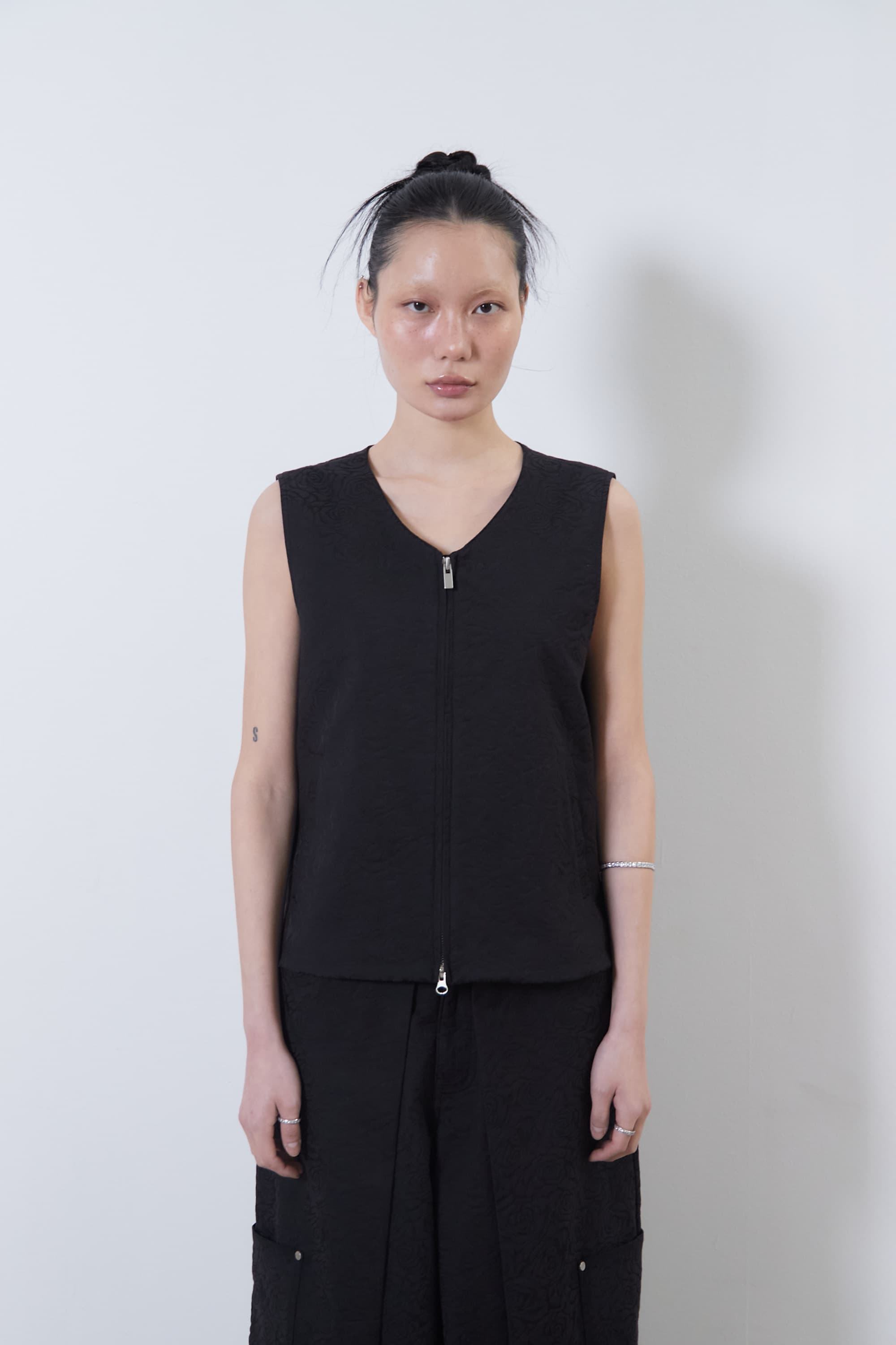 Flower Jacquard Belted Vest (Black, Women) — vue 2
