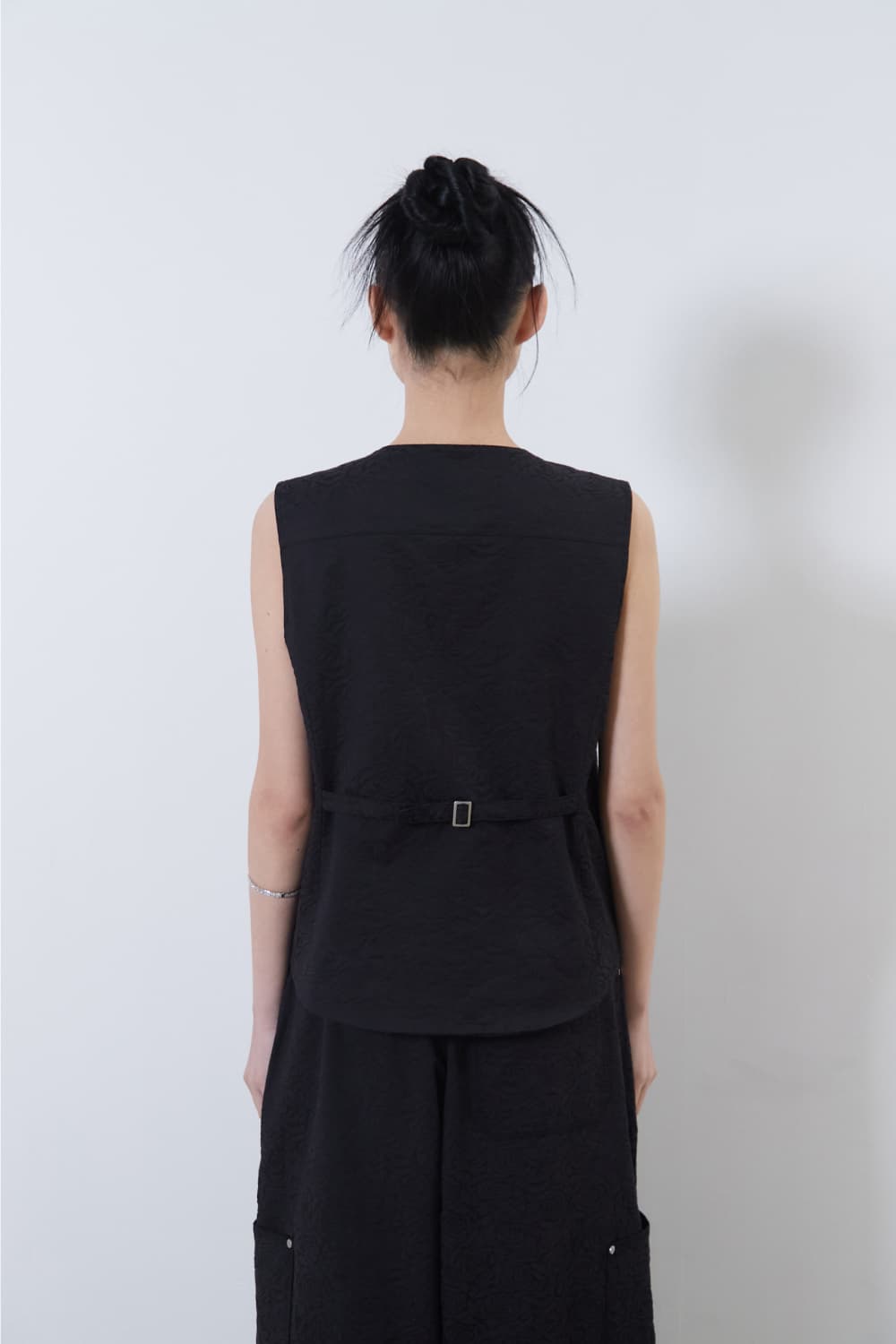 Flower Jacquard Belted Vest (Black, Women) — vue 7