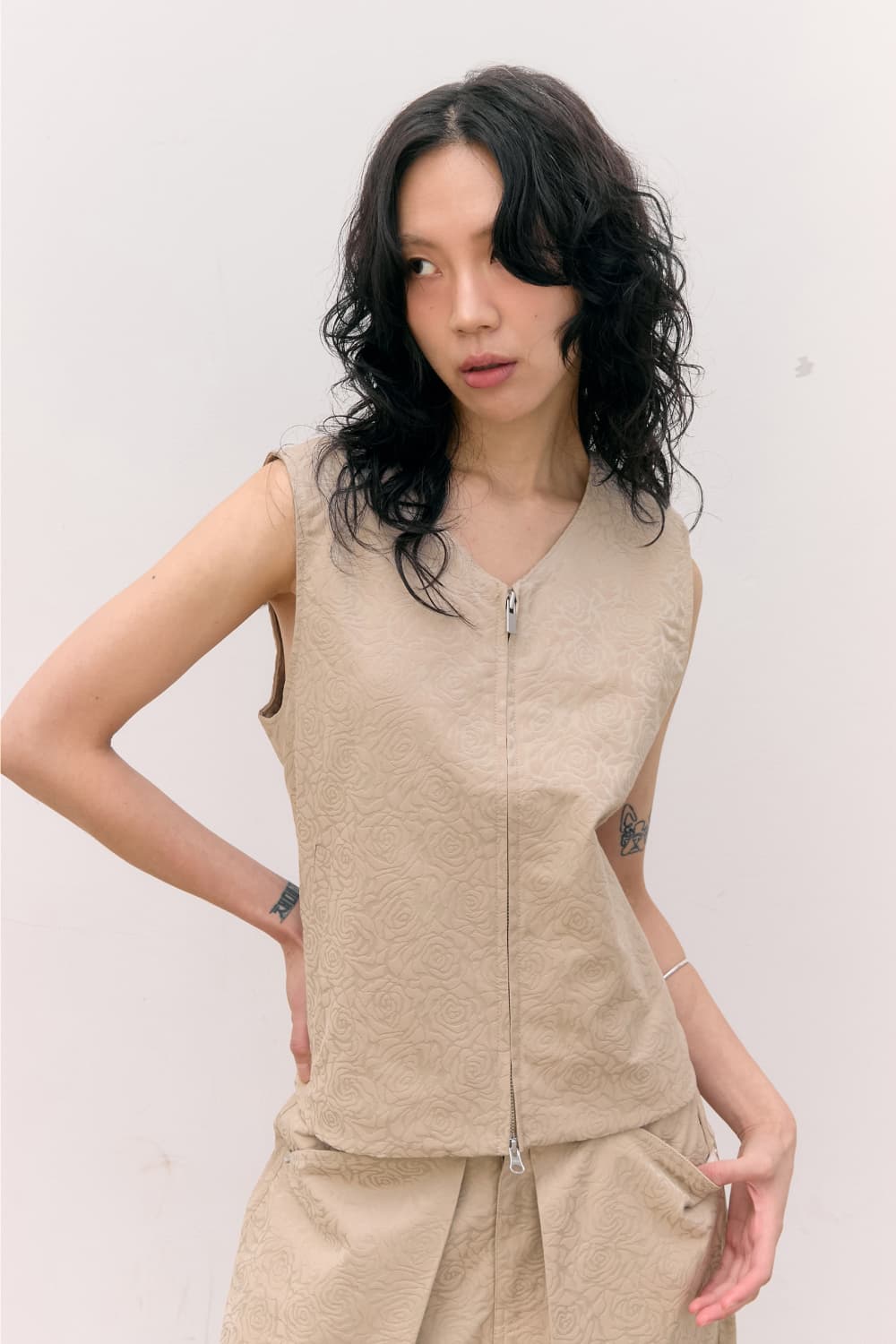 Flower Jacquard Belted Vest (Beige, Women) — vue 7