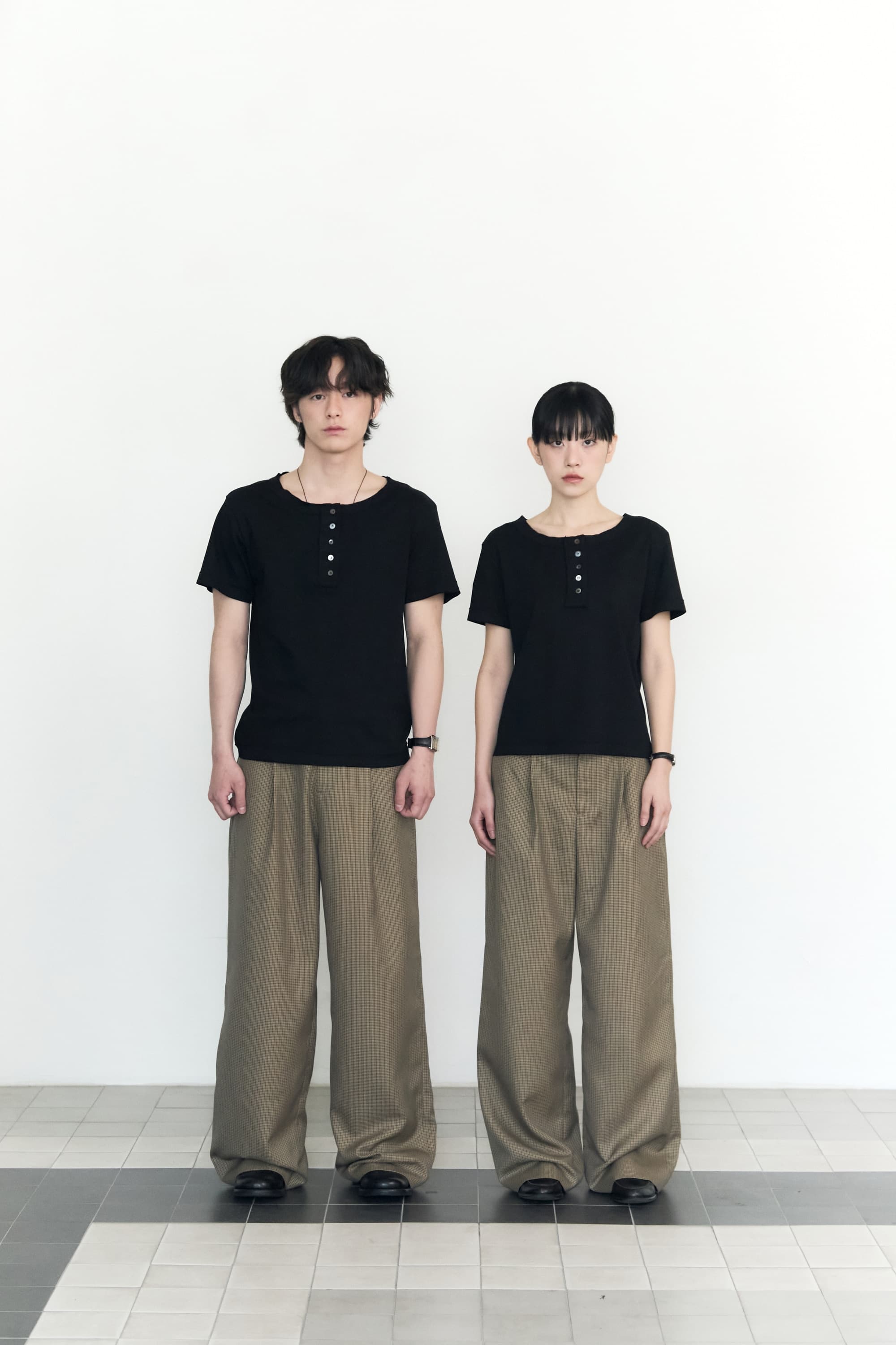 5 Button Henry Neck (Black) — vue 2
