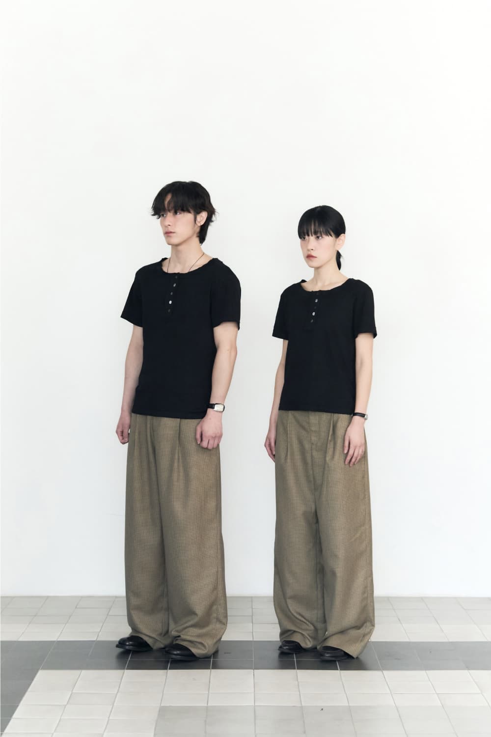 5 Button Henry Neck (Black) — vue 5