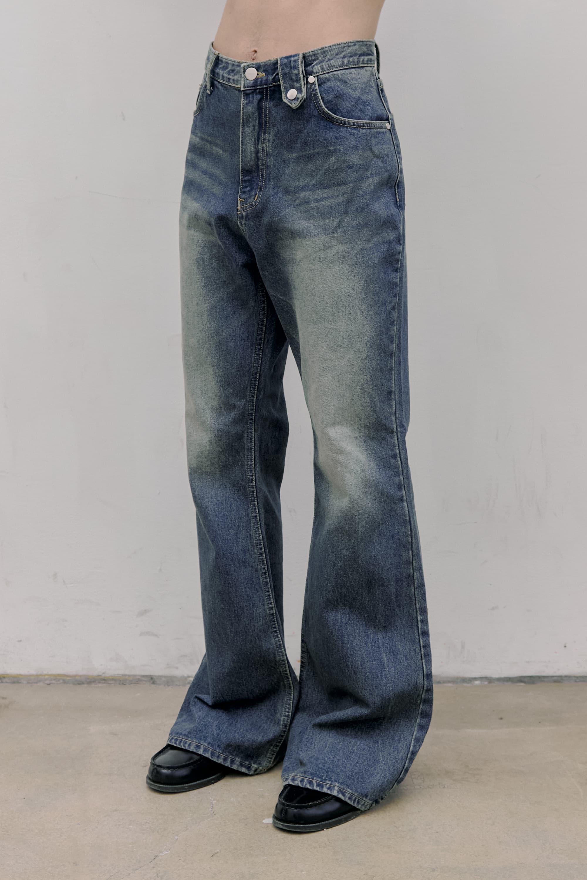 Bold Flare Jeans (Classic Blue) — vue 2