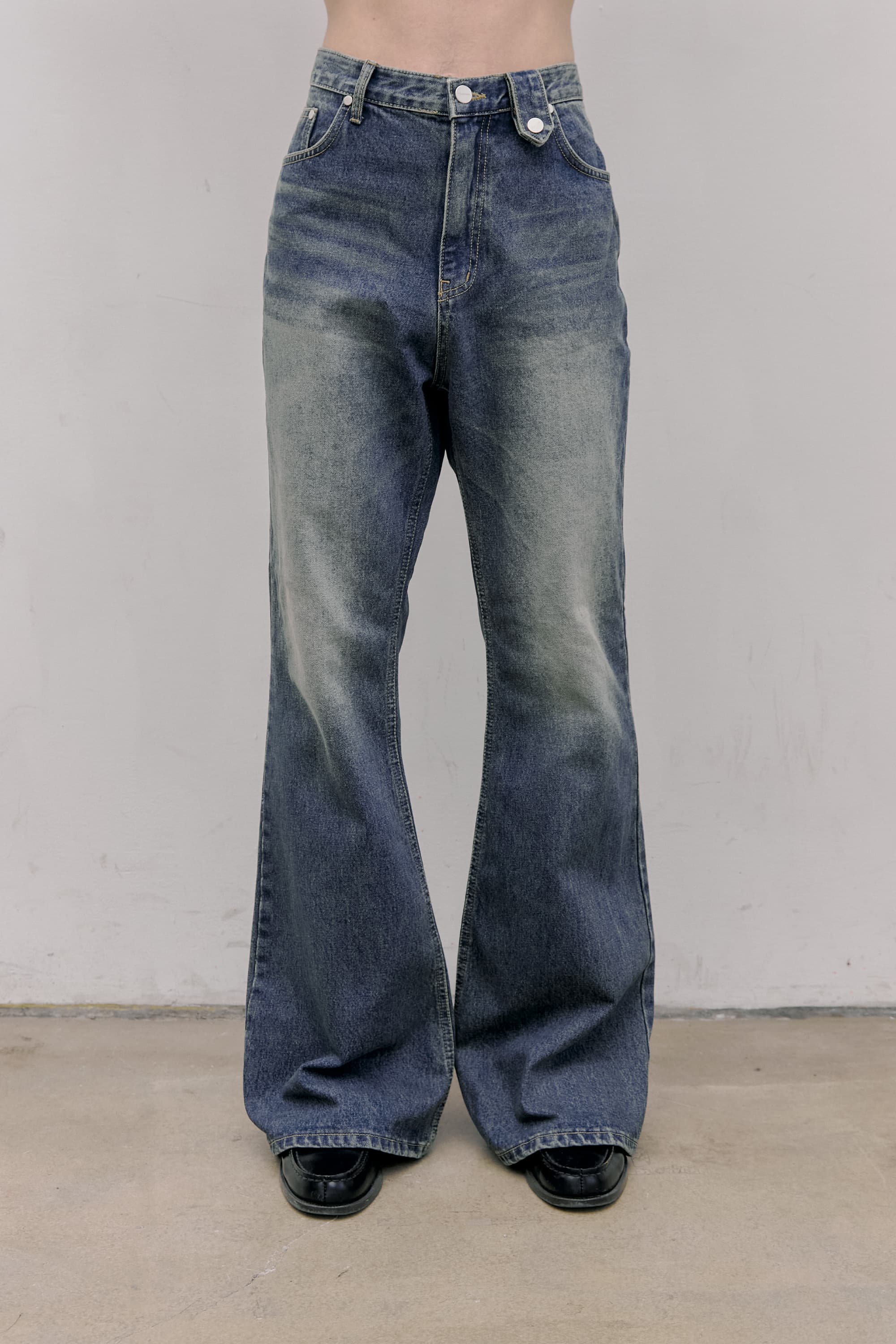 Bold Flare Jeans (Classic Blue) — vue 1