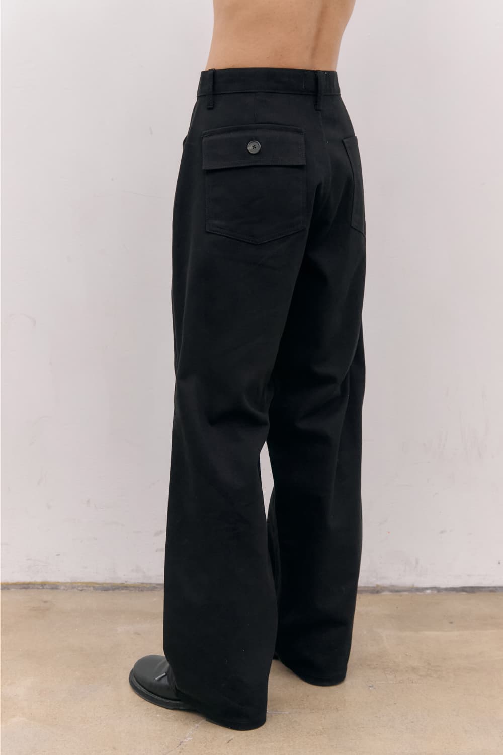 Classic Chino Pants (Black) — vue 10