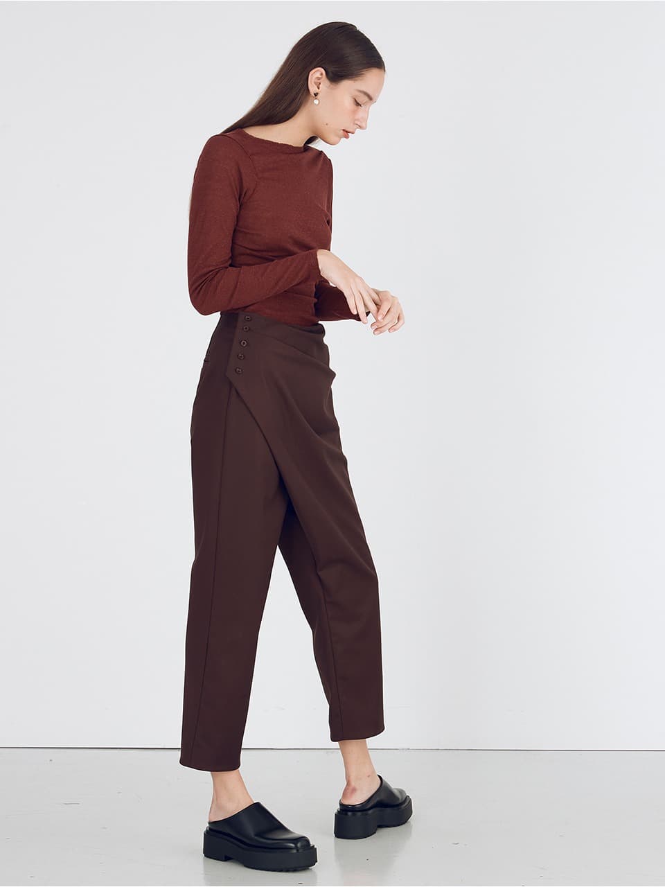 Layered Tuck Pants — Brown — vue 6
