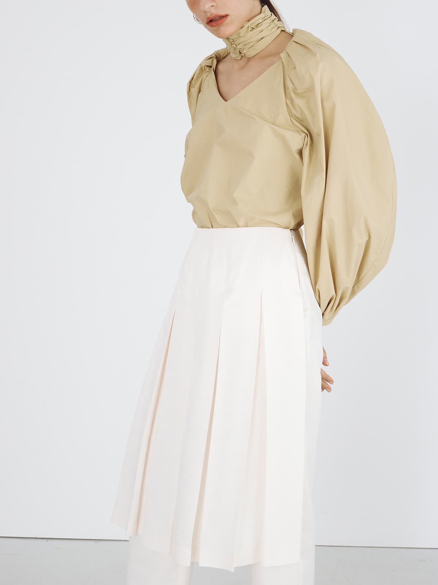 Pleats Skirt Pants — White — vue 9