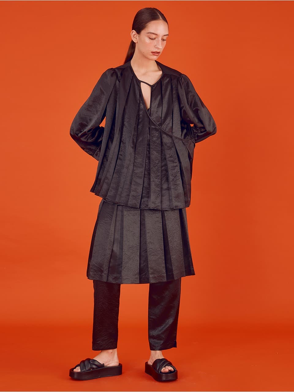 Pleats Skirt Pants — Black — vue 6