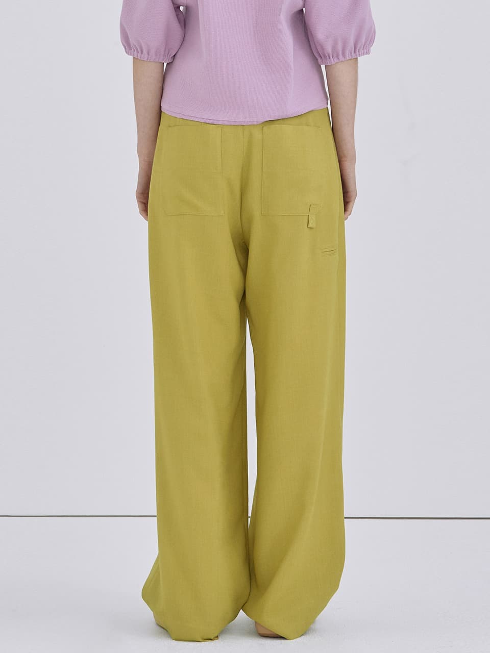 Tuck Wide Trousers — Olive — vue 3