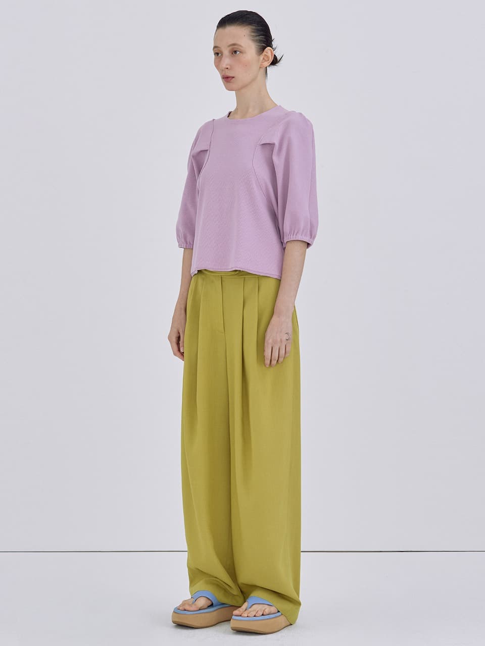 Tuck Wide Trousers — Olive — vue 4