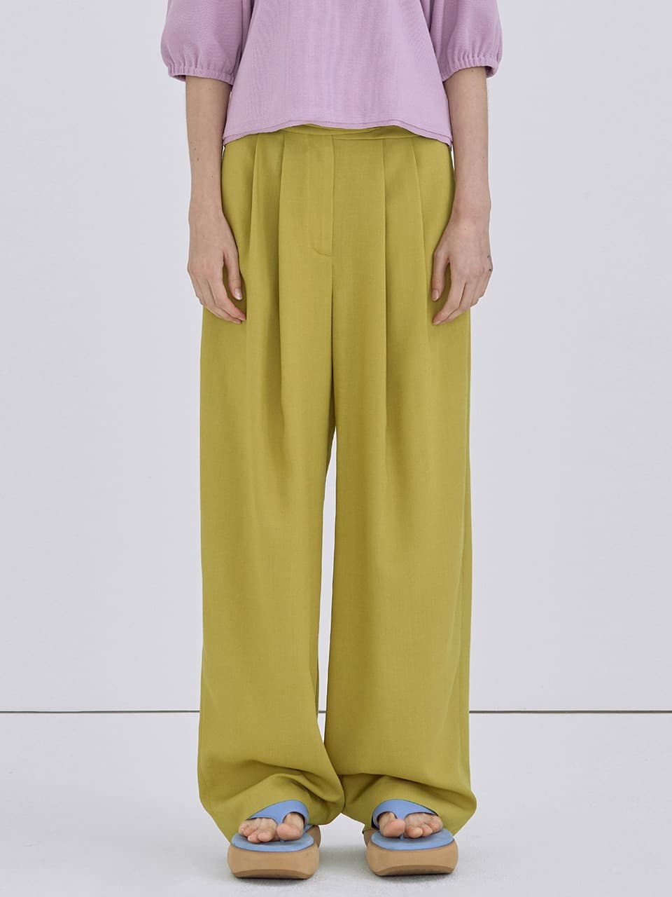 Tuck Wide Trousers — Olive — vue 1