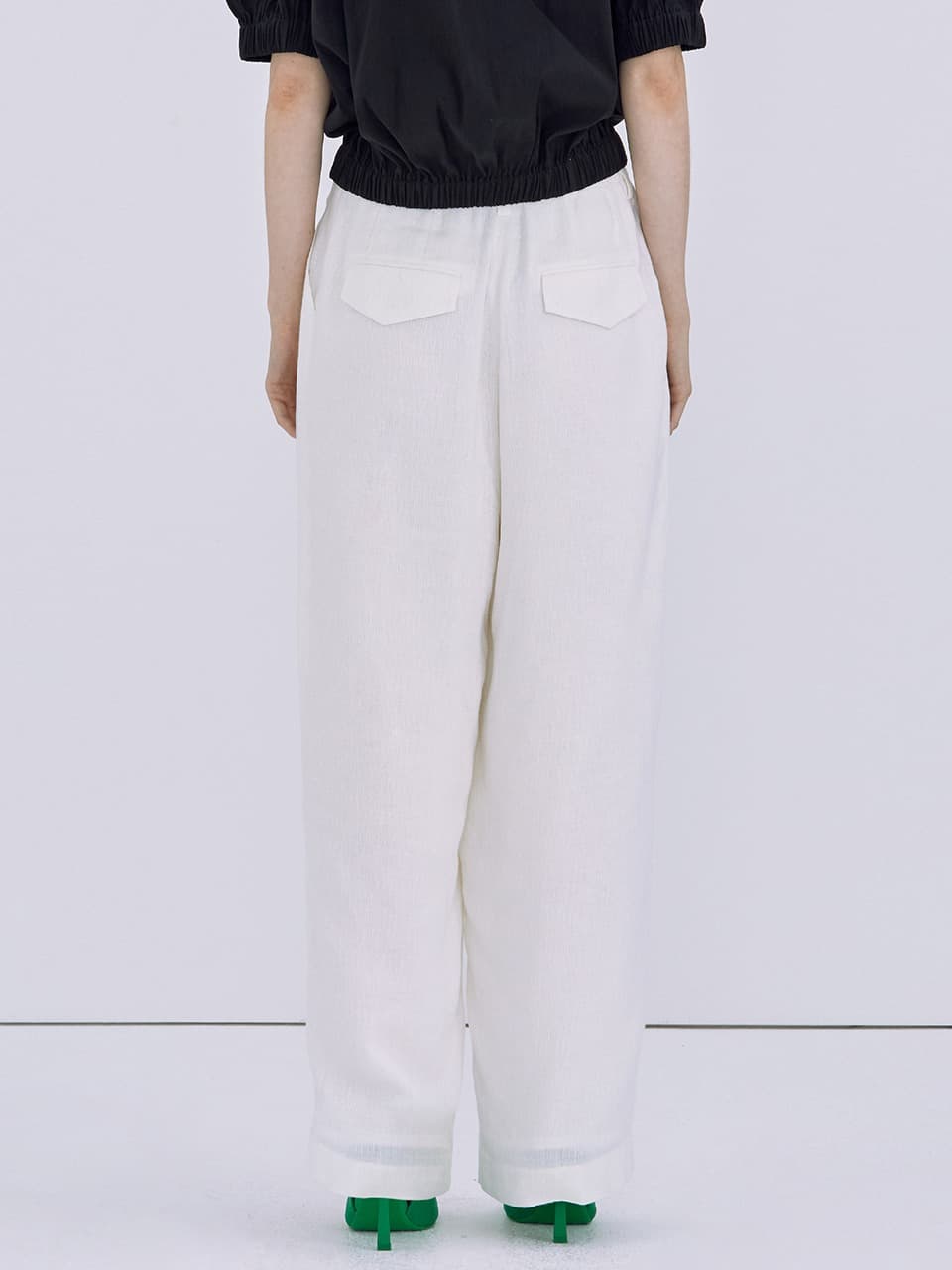 Linen Tuck Trousers — Ivory — vue 3
