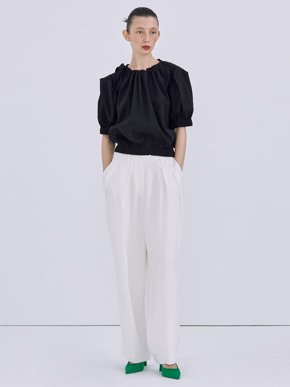 Linen Tuck Trousers — Ivory — vue 4