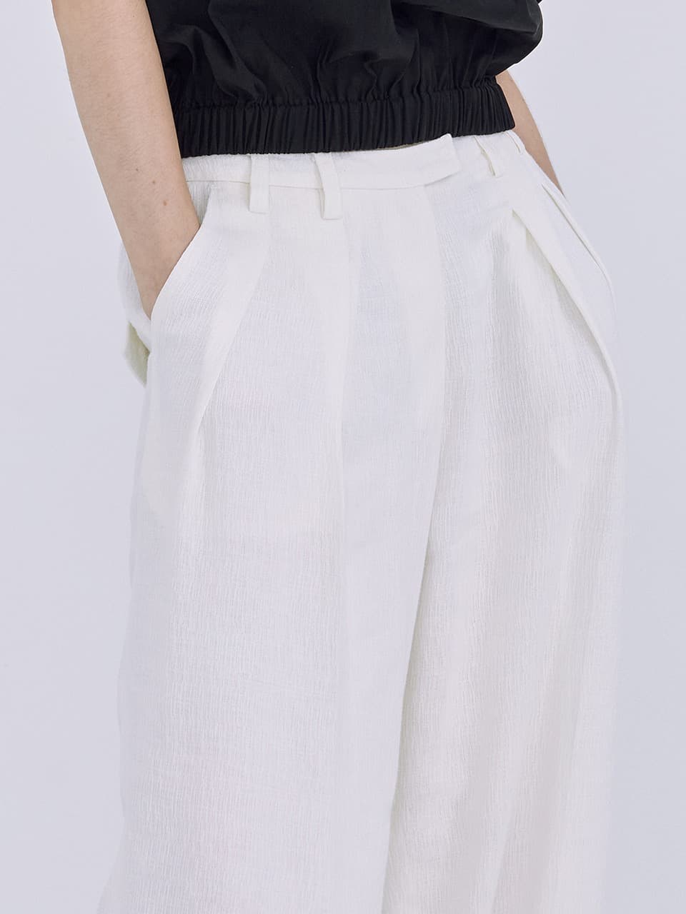 Linen Tuck Trousers — Ivory — vue 6