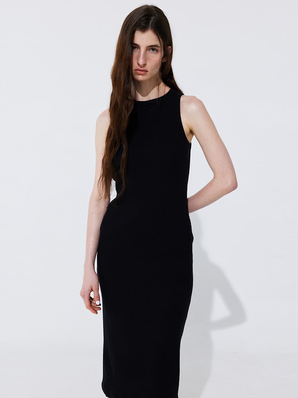 Back Cut-out Sleeveless Dress — Black — vue 2