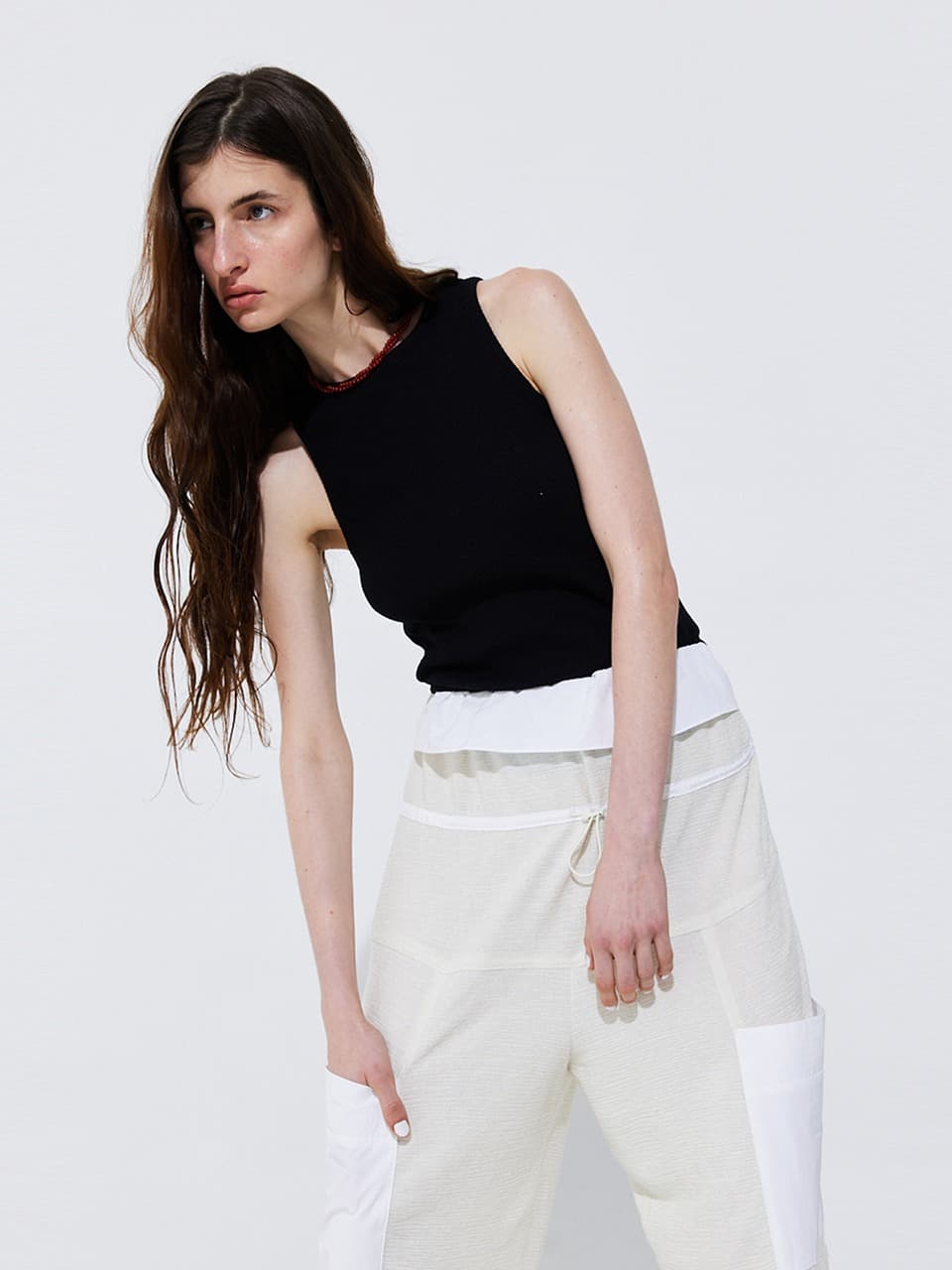 Back Cut-out Sleeveless — Black — vue 2