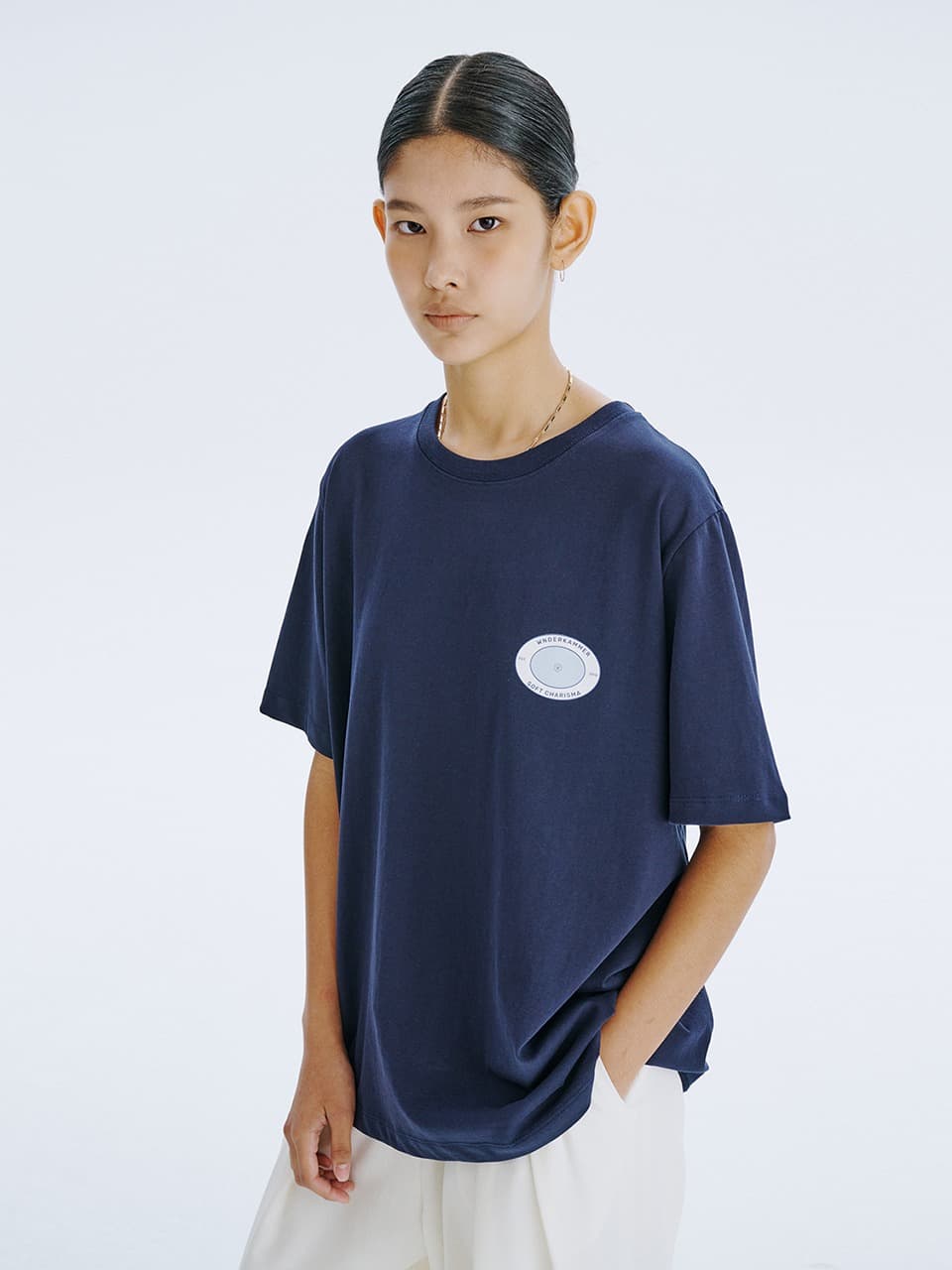 Round Graphic T — Navy — vue 2