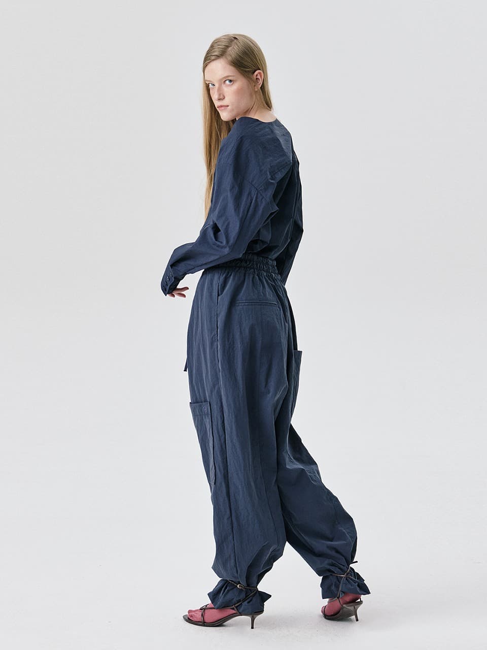 String Tunnel Pants — Navy — vue 3