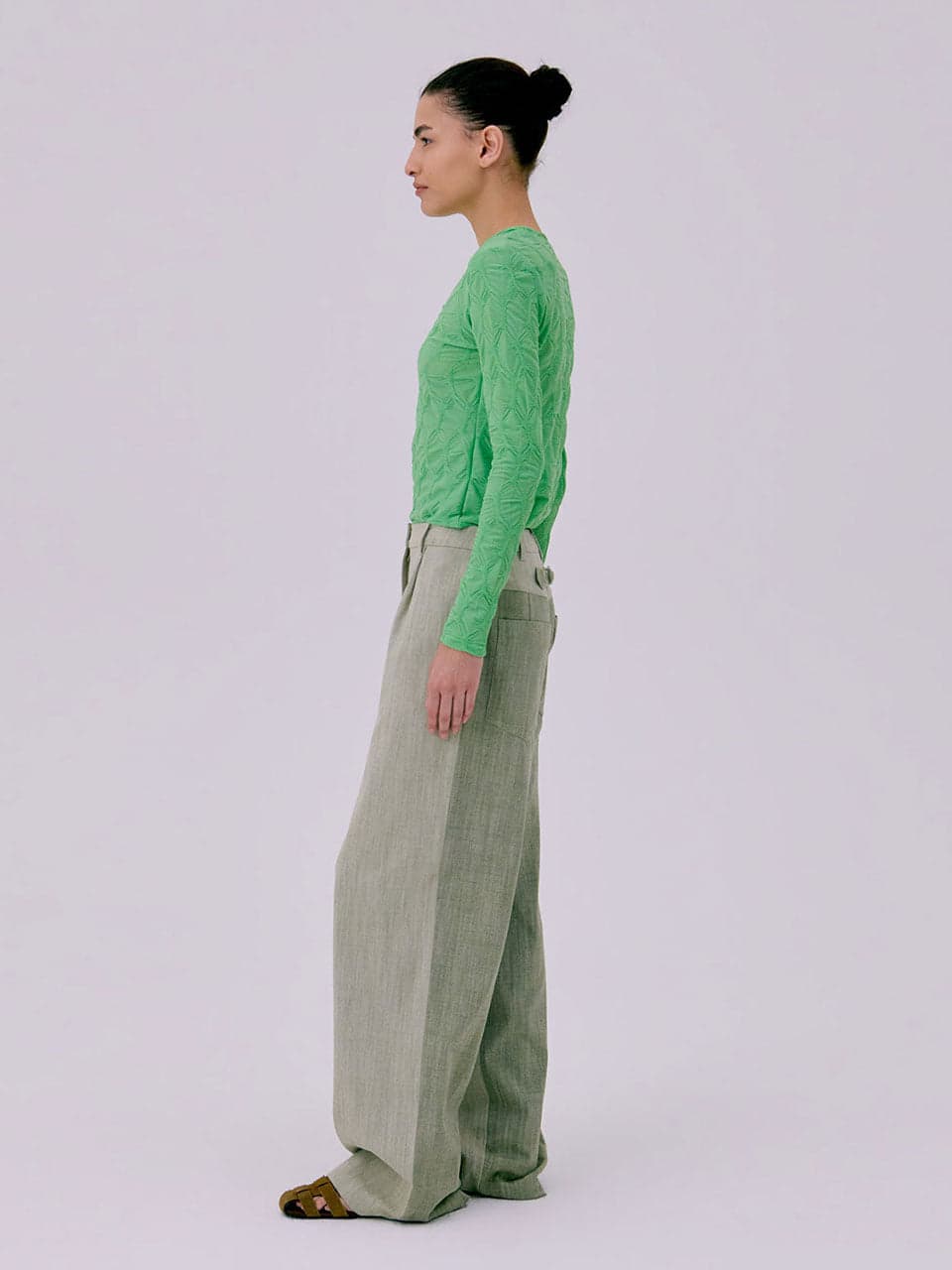 26 Classic Tuck Pants — Light Khaki — vue 3