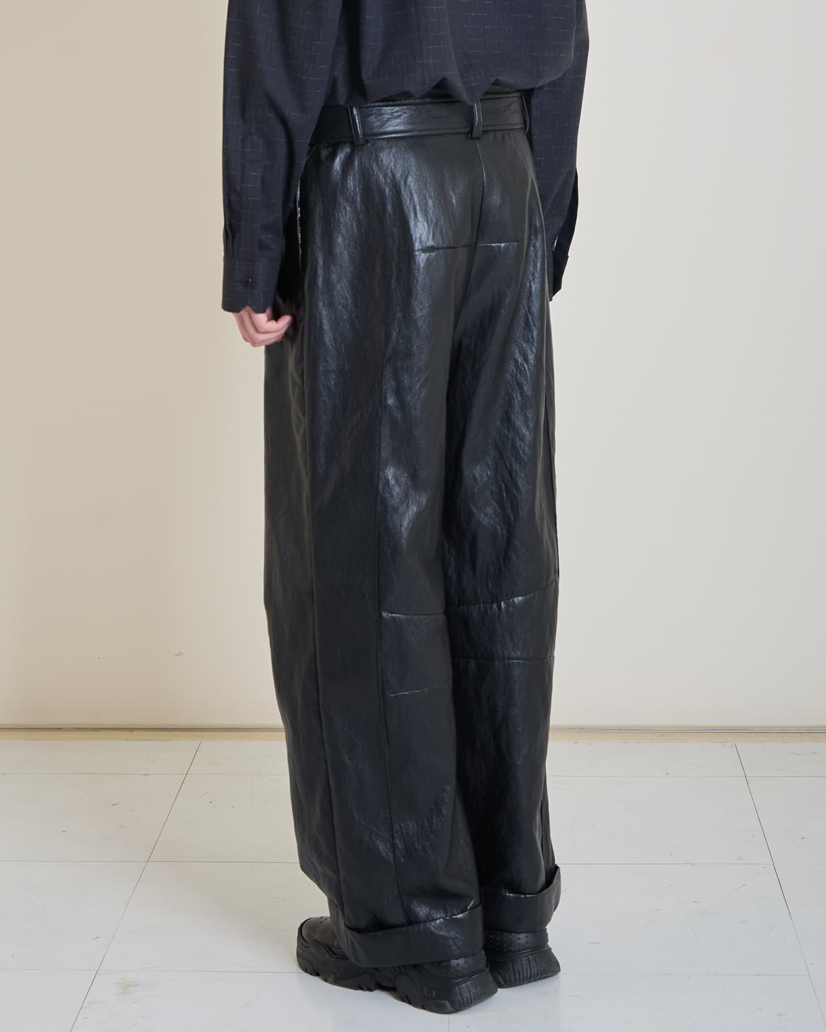 Skater’s New Wide Pants (leather) — vue 3