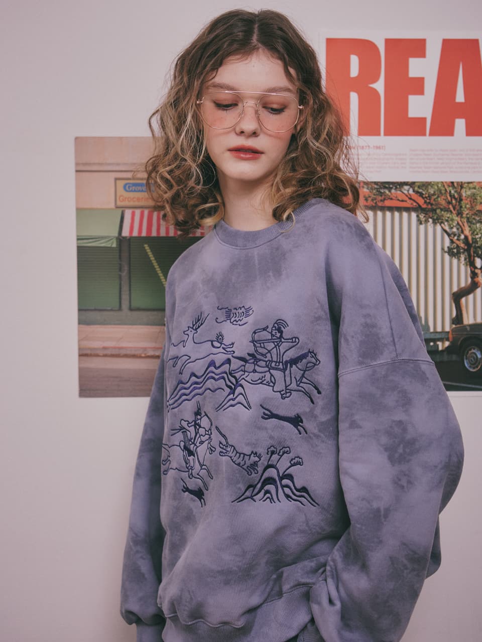 Royal Hunting Scene Sweatshirt (Navy) — vue 10