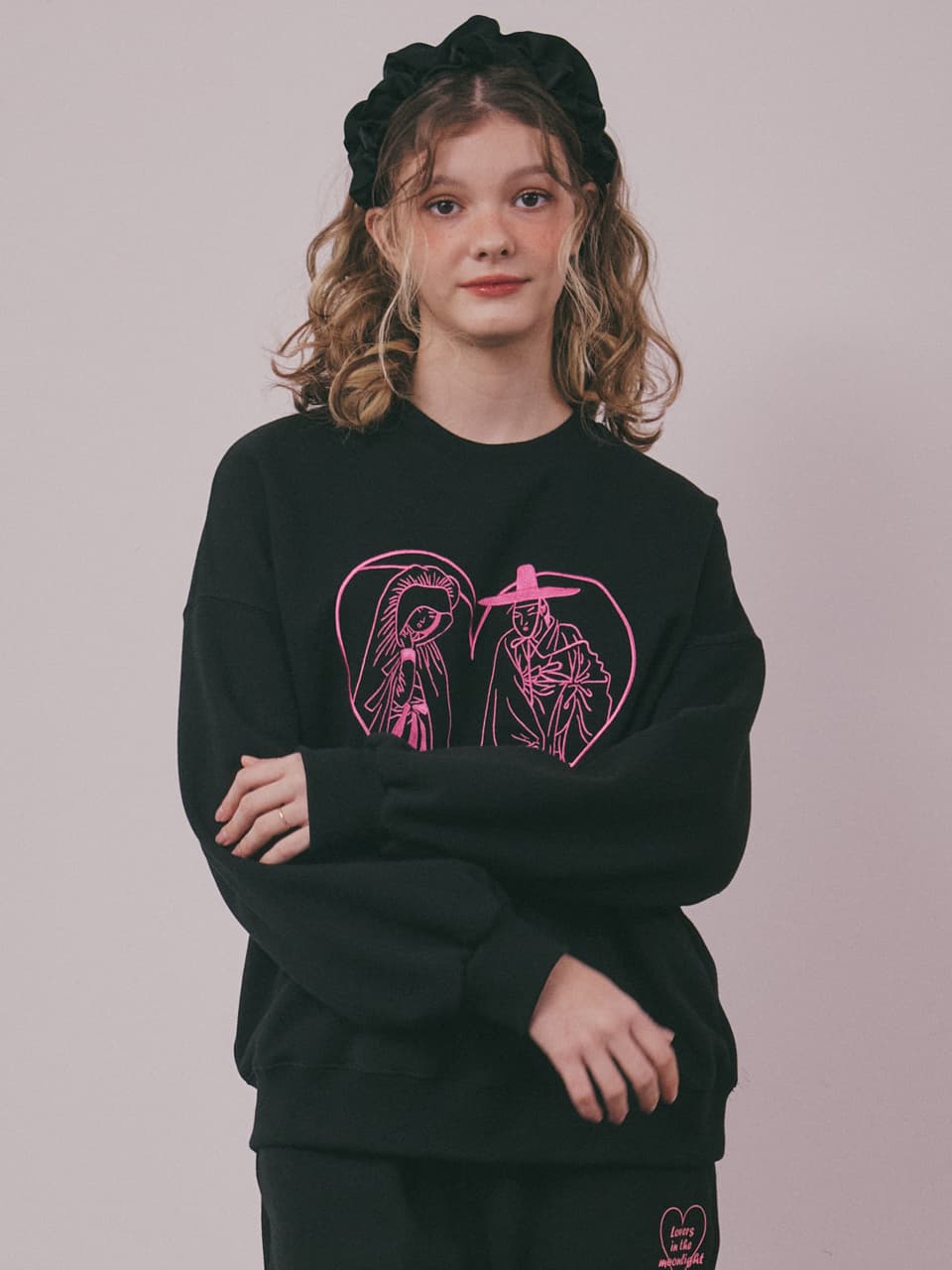 Lovers in the Moonlight Sweatshirt (Black) — vue 13