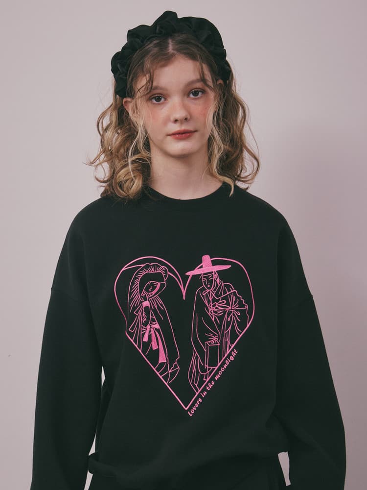Lovers in the Moonlight Sweatshirt (Black) — vue 3