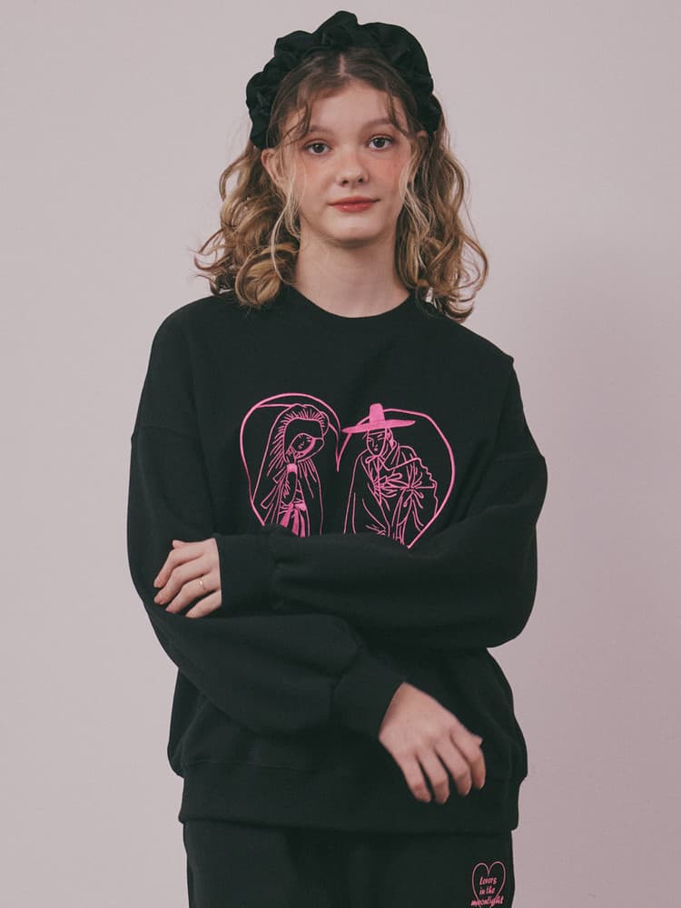 Lovers in the Moonlight Sweatshirt (Black) — vue 4
