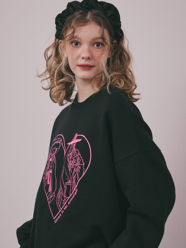 Lovers in the Moonlight Sweatshirt (Black) — vue 5