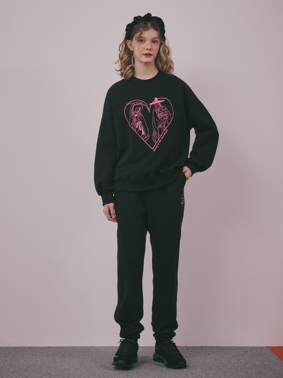 Lovers in the Moonlight Sweatshirt (Black) — vue 8