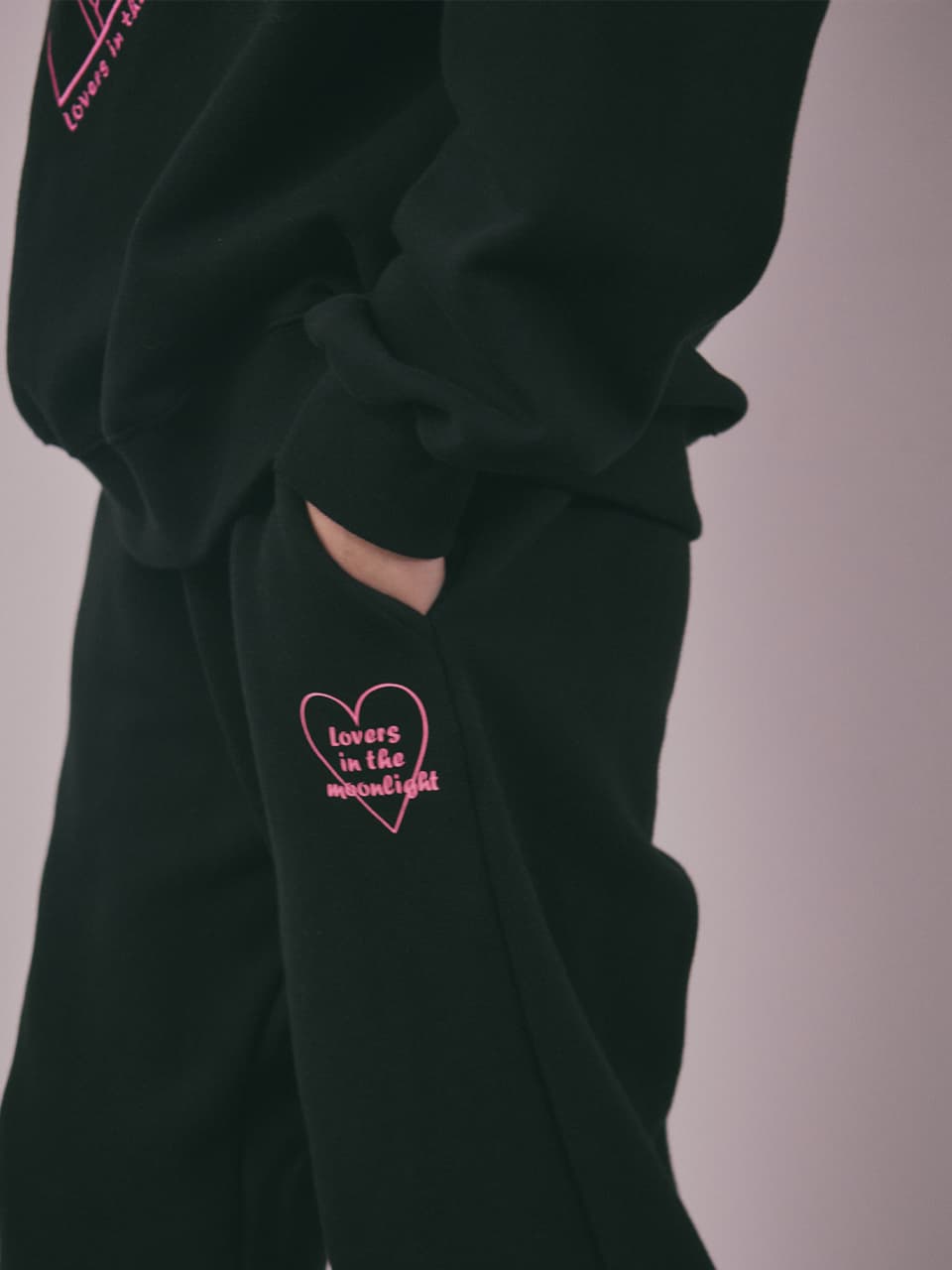 Lovers in the Moonlight Fleece Sweat Set-Up (Black) — vue 10