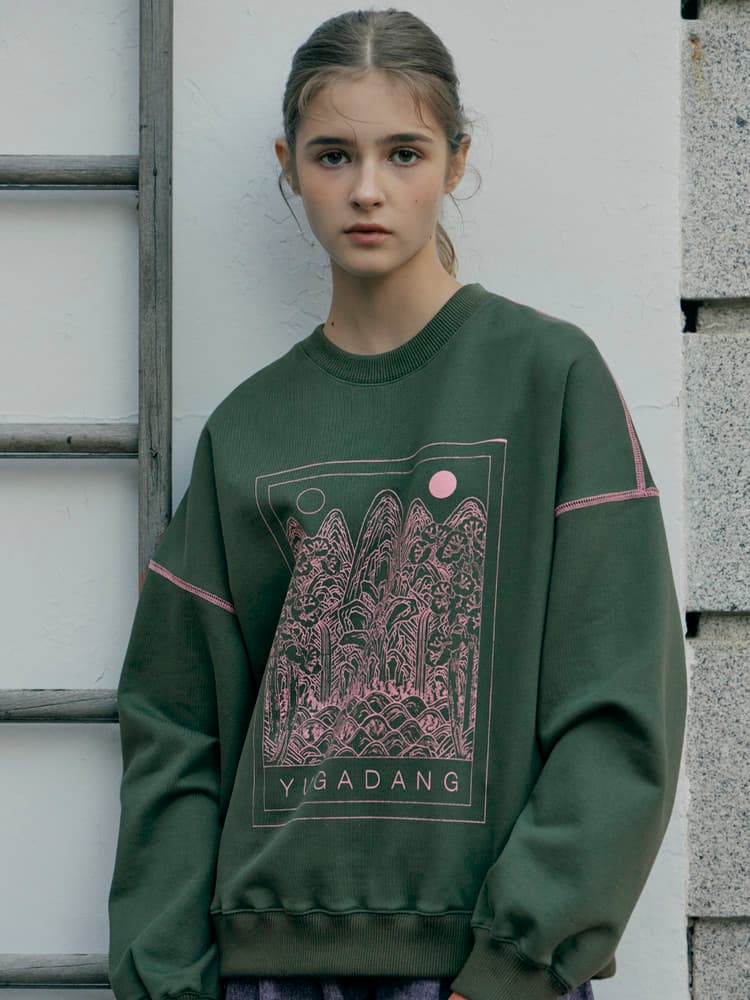 Sun, Moon and Five Peaks Sweatshirt (Green) — vue 3